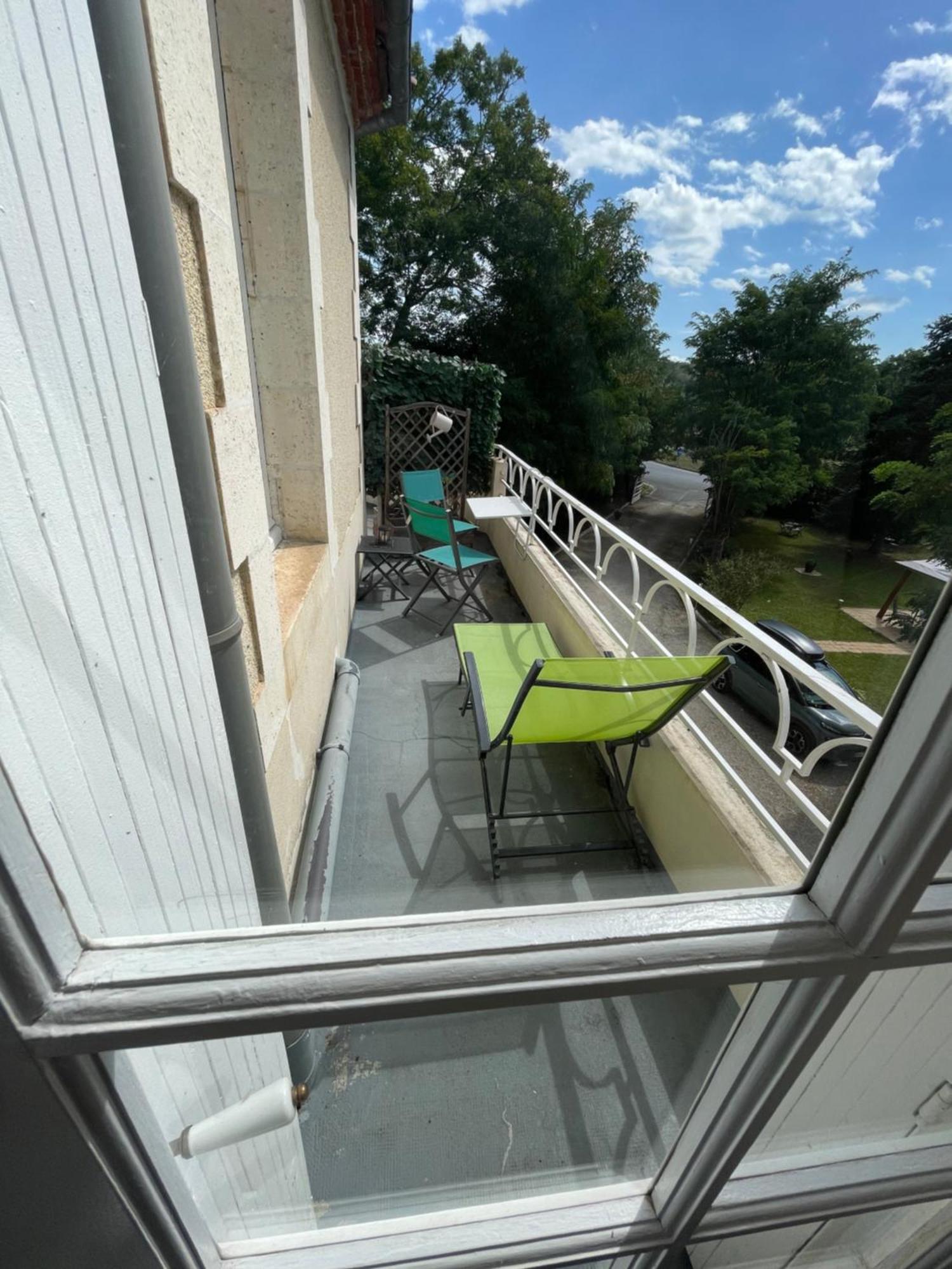 Vue Du Chateau D'Excideuil En Chambres Exterior photo