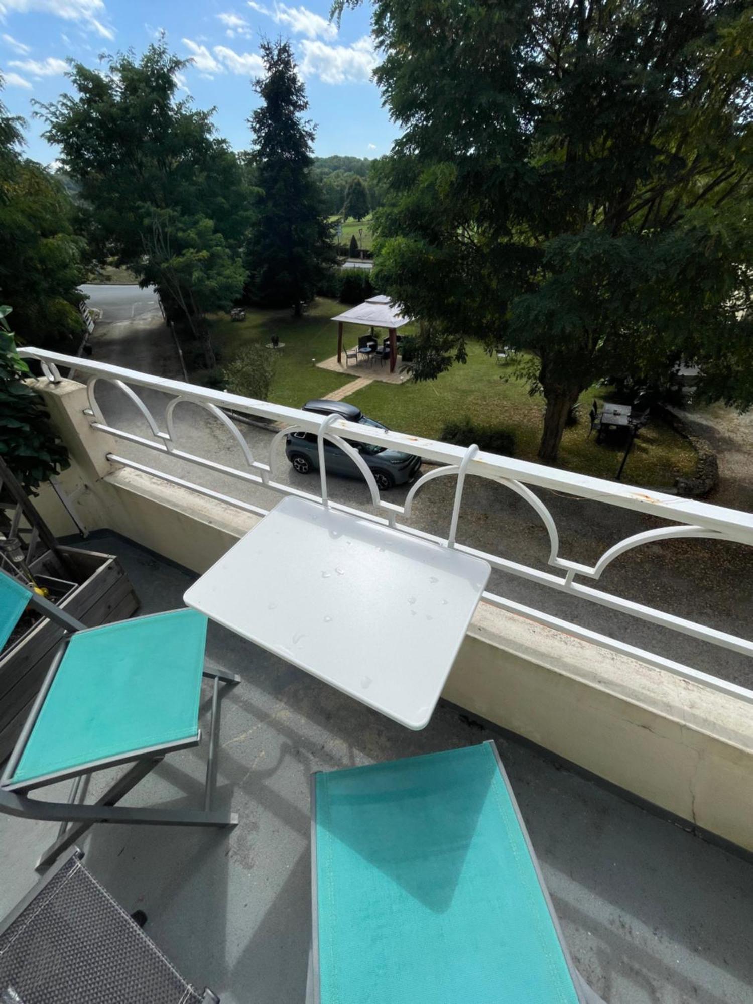 Vue Du Chateau D'Excideuil En Chambres Exterior photo