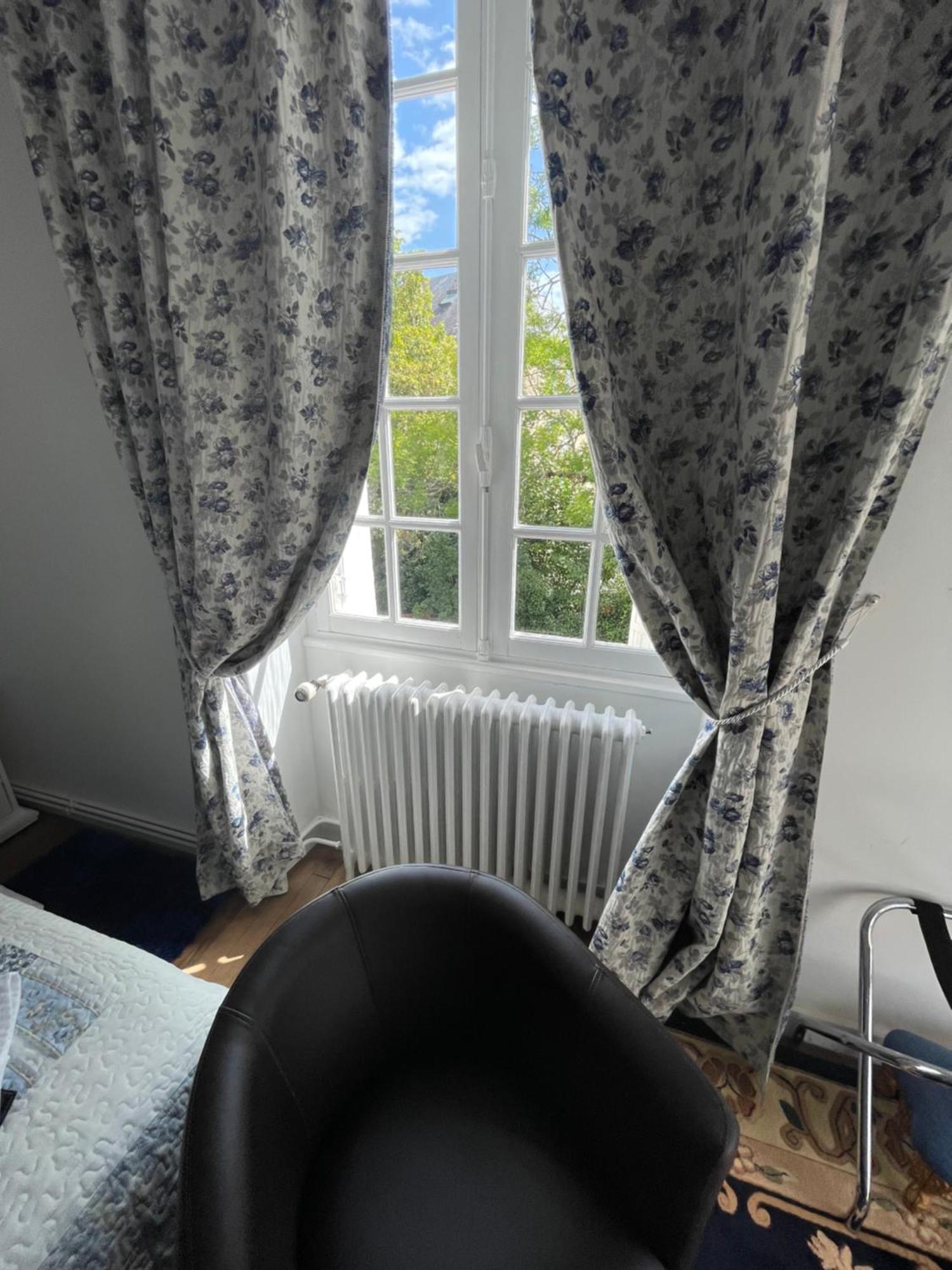 Vue Du Chateau D'Excideuil En Chambres Exterior photo